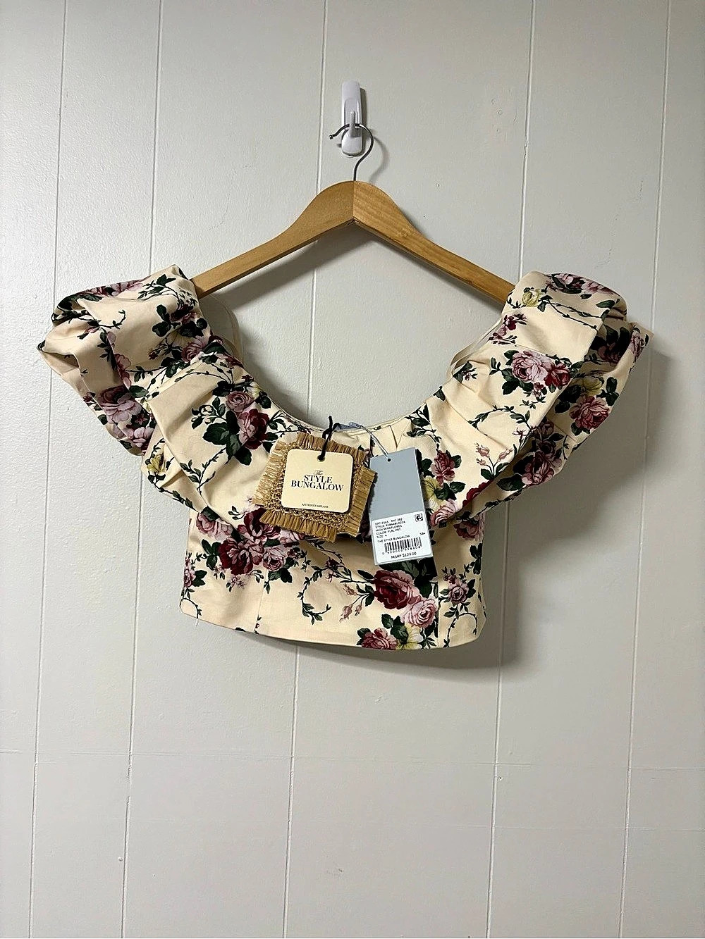 The Style Bungalow Floral Ruffle Crop Top in Cream & Pink Size Medium NWT
